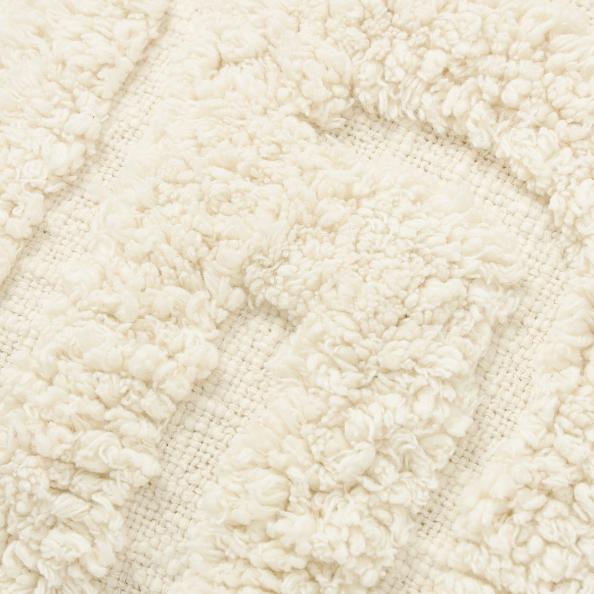 Tuft Art Cushion Cover 450 X 450  White