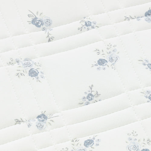 Cool Quilt Rug Scallop Medium Light Blue