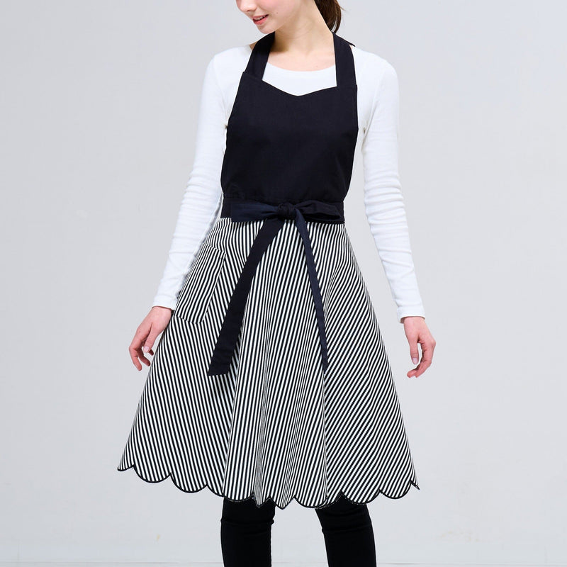 Scalloped Full Apron Black