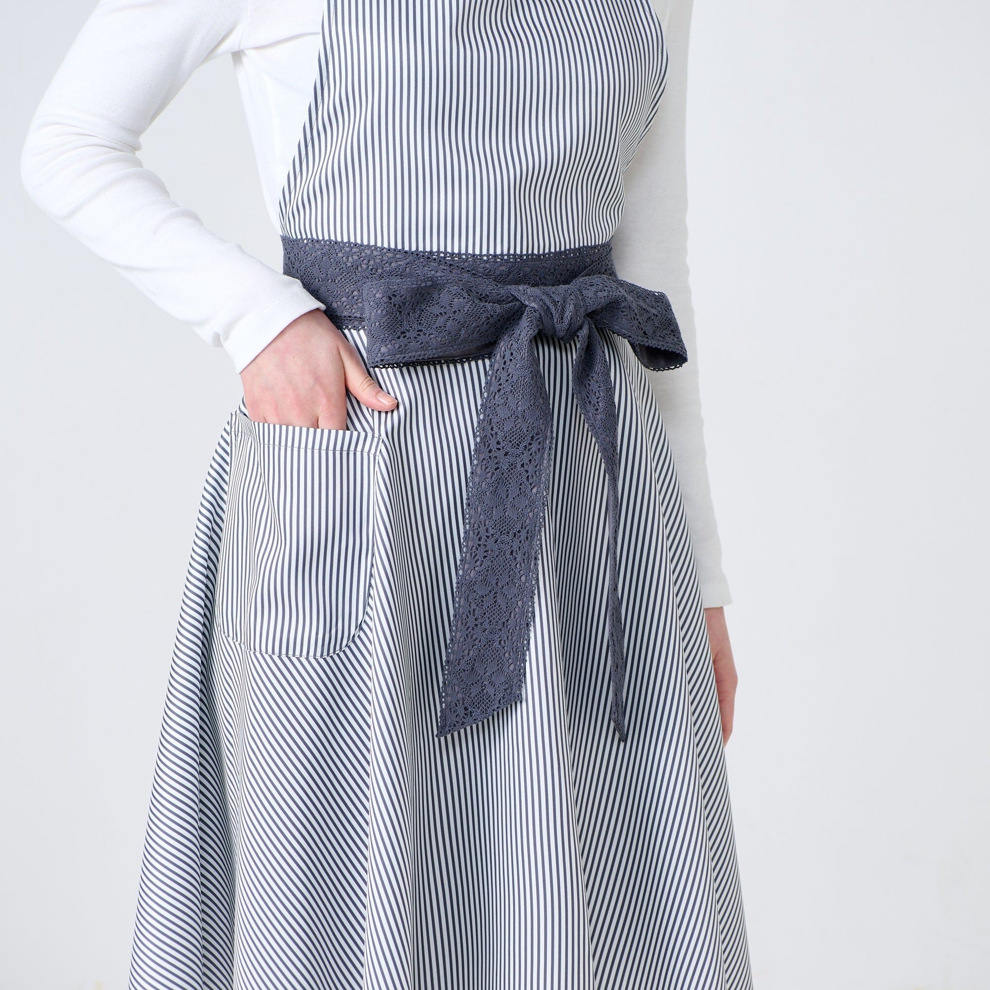 Lace Ribbon Full Apron Black