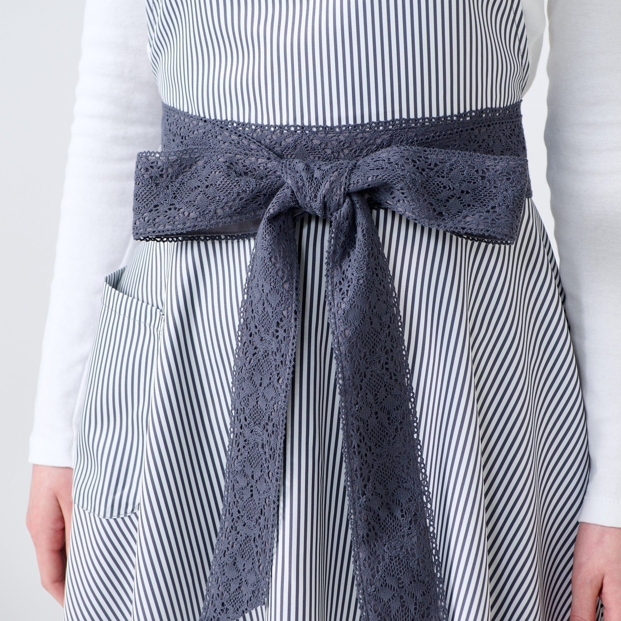 Lace Ribbon Full Apron Black