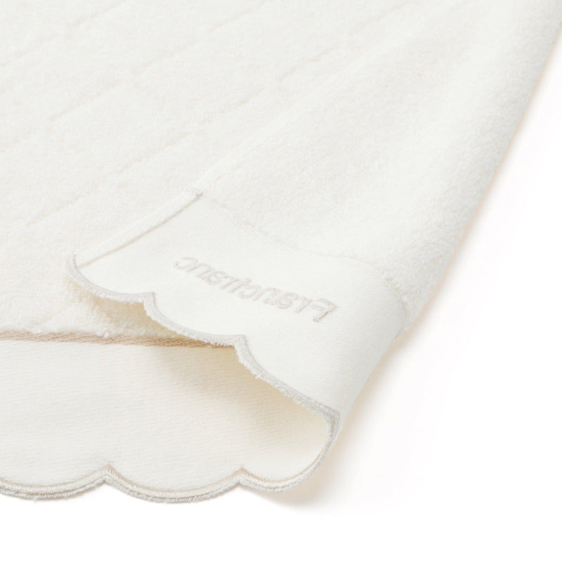 Antibacterial And Deodorizing Quilt Scallop Bath Towel, Ivory