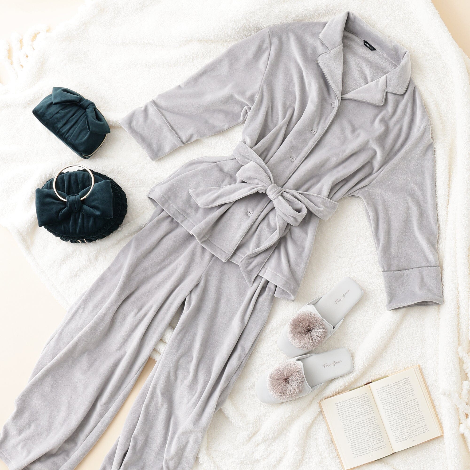 Round Tassel Room Shoes Light Gray