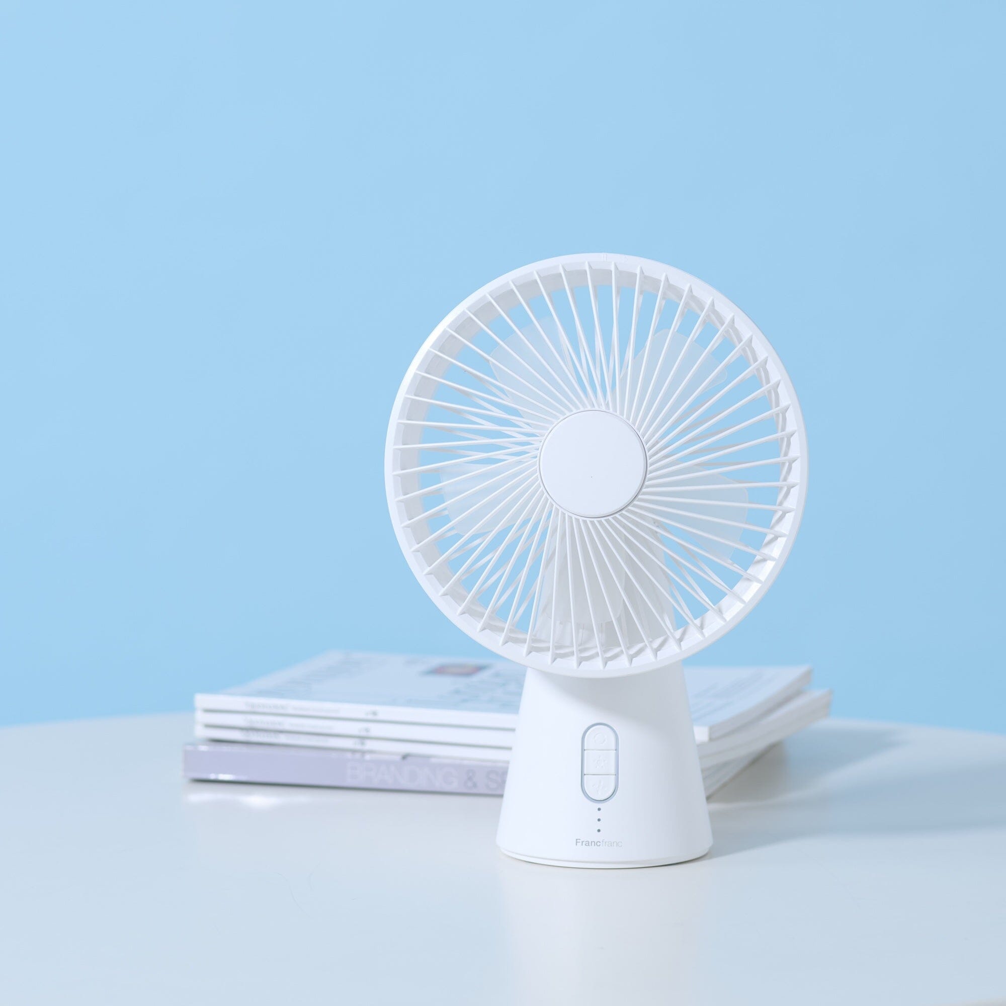 Frais 香氛桌上型風扇 白色