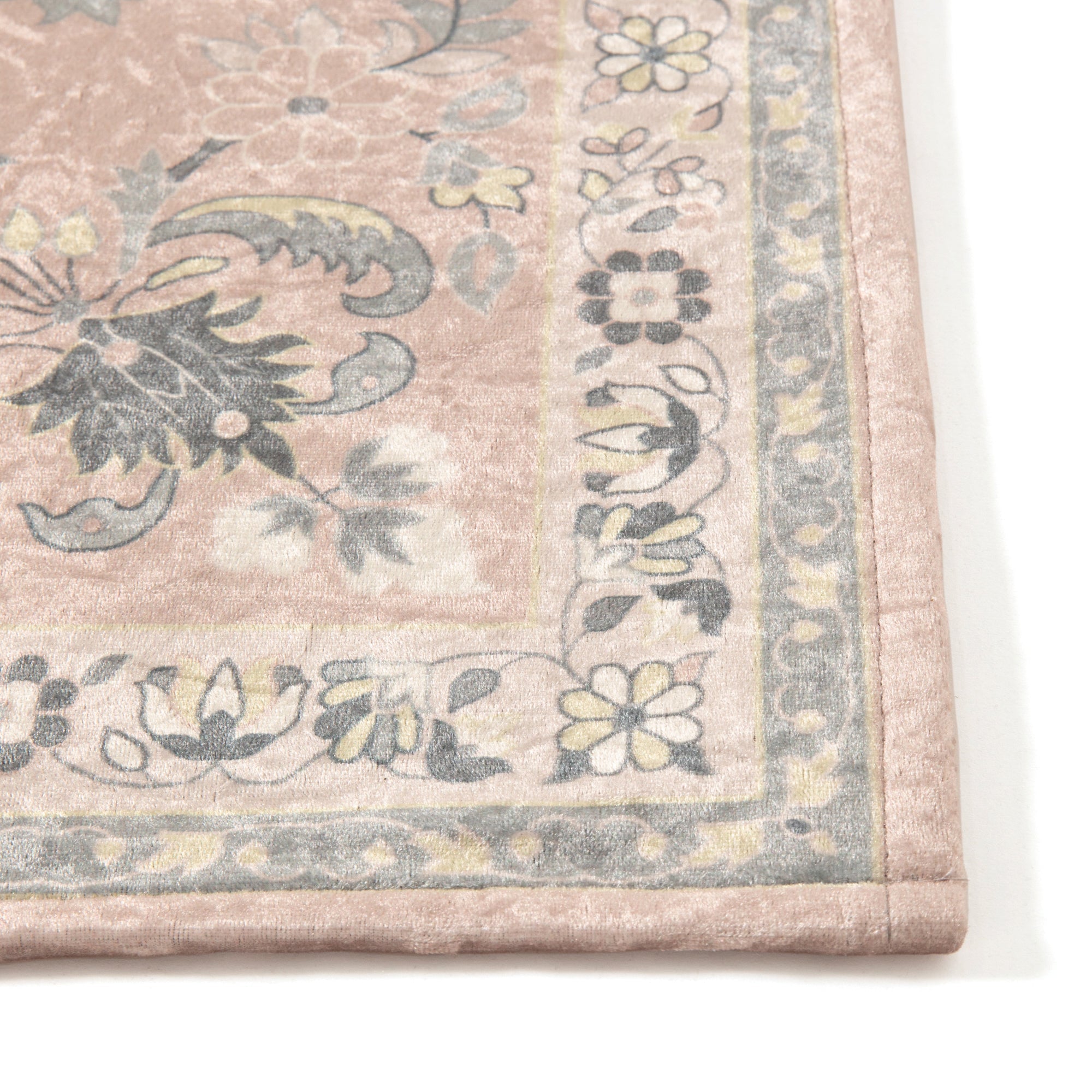 RAFFINE RUG SMALL PINK 1400 X 1000