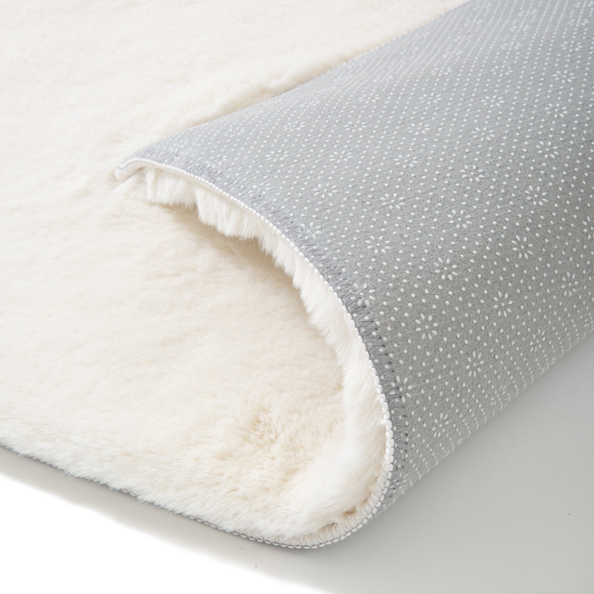 MITIS RUG MEDIUM IVORY (W2000 × D1400)